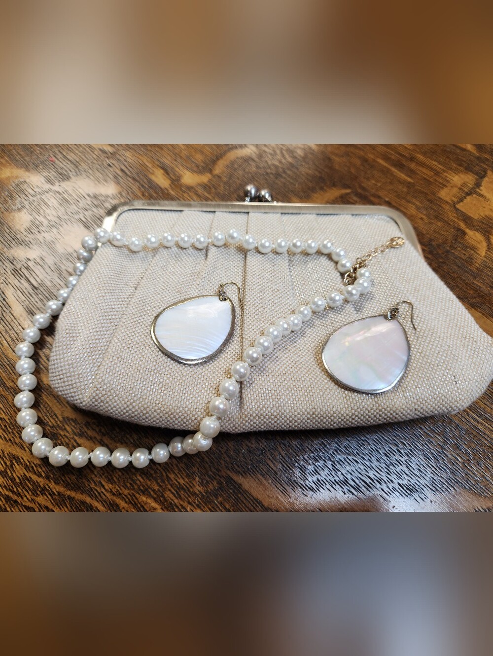 STiLA Pouch or cosmetic bag with Bonus Pearl Necklace & Earrings